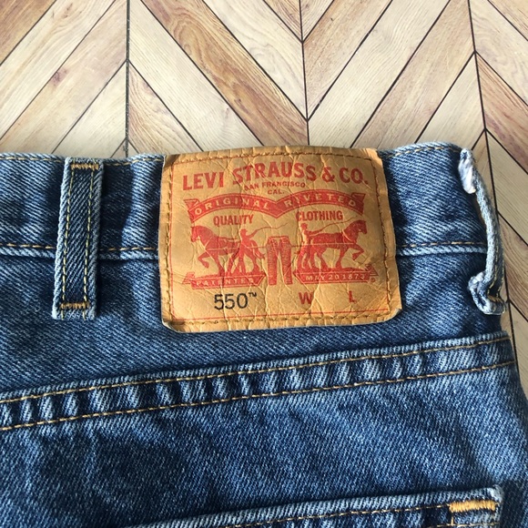 Men’s Levi Strauss 550 Denim Jeans W46 L29. Two Rip Lines Down Leg From Snag. - Picture 4 of 9